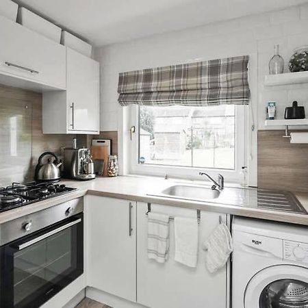 House With Garden And Parking 15 Min To City Center Edinburg Exteriör bild