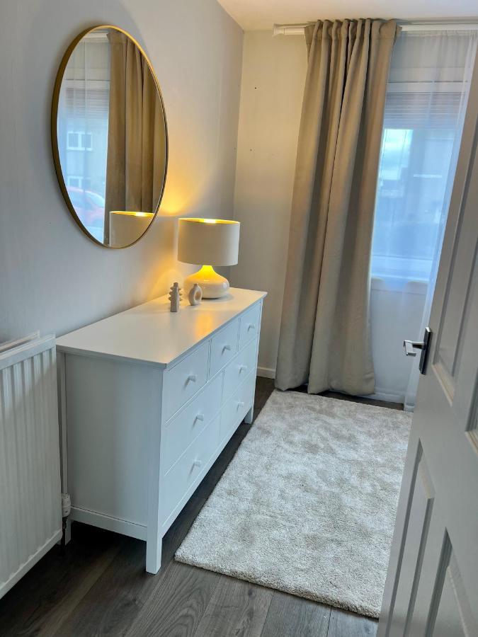 House With Garden And Parking 15 Min To City Center Edinburg Exteriör bild